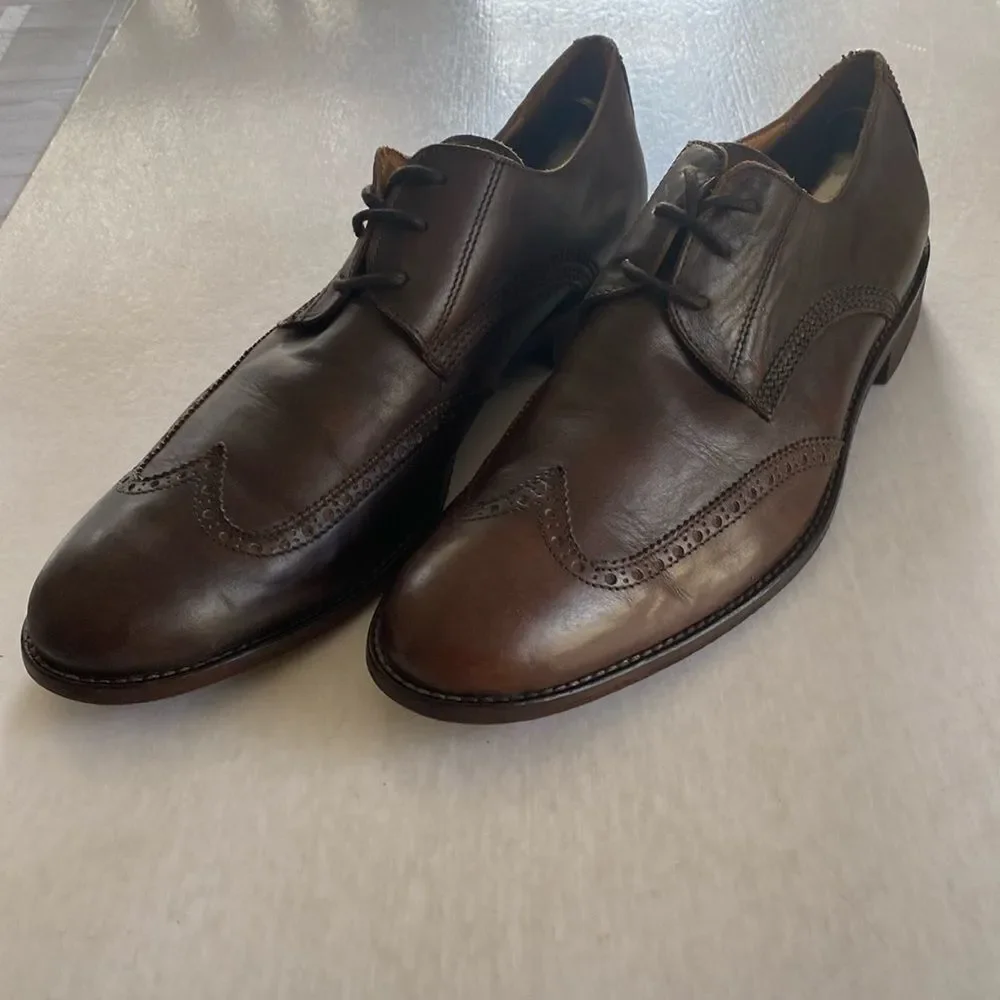 JOHN VARVATOS Men’s Brown Leather Wingtip Derbys Size 11 1/2. Handmade in Italy